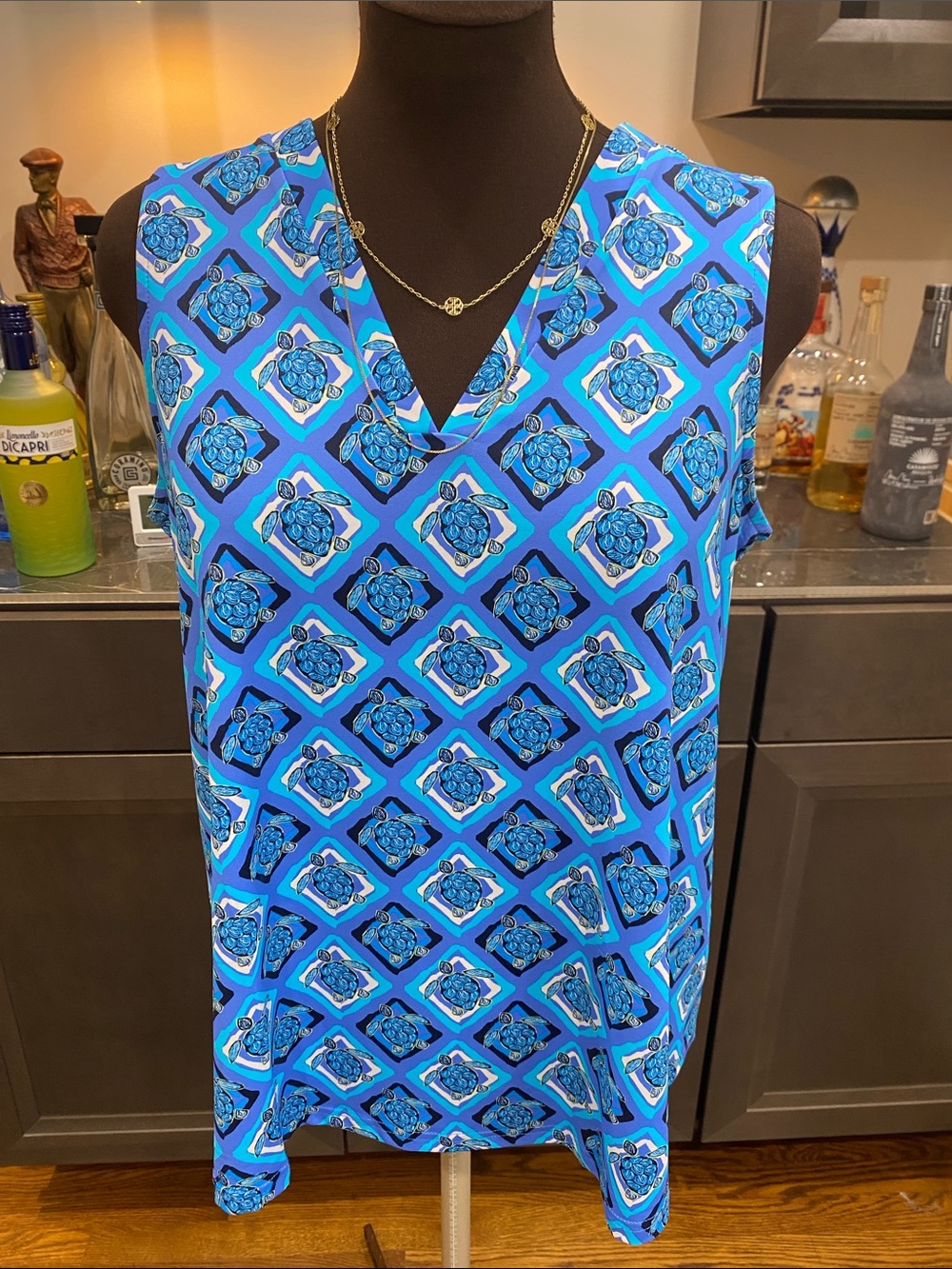 Lulu B  medium sleeveless stretch turtle tropical ocean shirt top blouse tunic